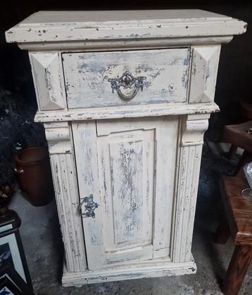 Leuk brocant/ antiek kastje  beschikbaar voor biedingen