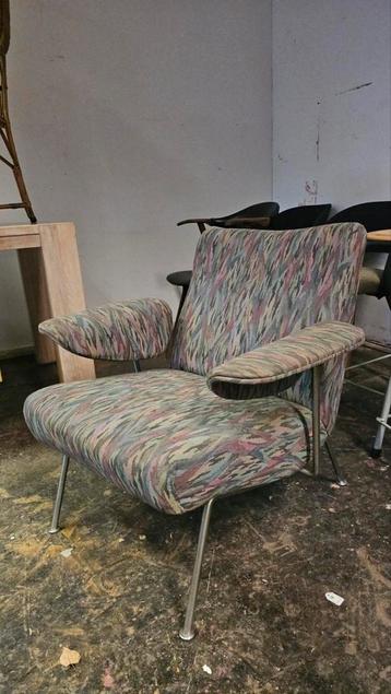 Artifort theo ruth vintage stoel beschikbaar voor biedingen