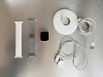 Apple Watch Series 8 41mm Starlight + Extra Bandjes en Lader, IOS, Ophalen of Verzenden, Zo goed als nieuw, Waterdicht