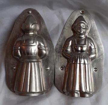 Te koop gevraagd: Oude metalen dubbele CHOCOLADE VORMEN beschikbaar voor biedingen