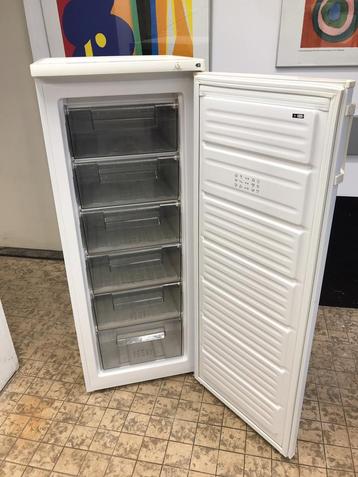 Te koop ETNA Vrieskast A+ 6 laden 143 X 54,5 CM in TopStaat! beschikbaar voor biedingen