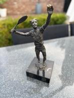 Bronzen Tennis Beeld op Marmeren Voetstuk Decoratie Sportief, Ophalen of Verzenden