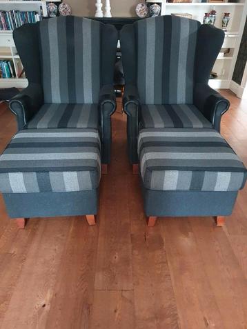 2 Makkelijke Stoelen met Voetenbankjes beschikbaar voor biedingen
