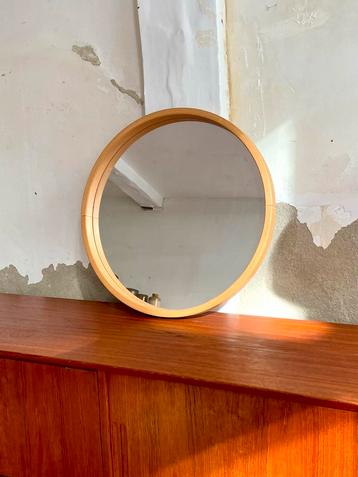 Vintage Spiegel met Houten Frame. Deens design beschikbaar voor biedingen