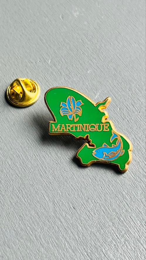 Martinique blauw - Caribisch Frankrijk verguld met 24k goud, Verzamelen, Speldjes, Pins en Buttons, Zo goed als nieuw, Ophalen of Verzenden