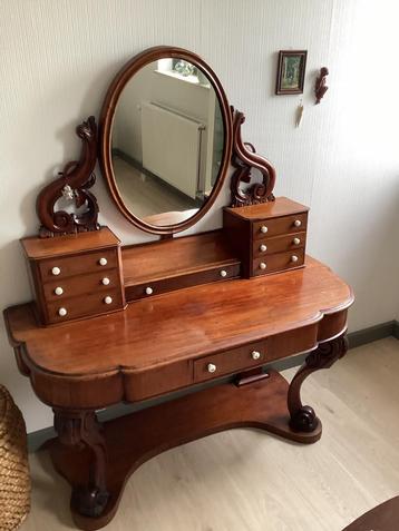 Kaptafel beschikbaar voor biedingen