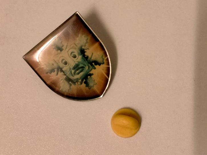 Langnek Winter Efteling schildje logo pin pretpark attractie, Verzamelen, Speldjes, Pins en Buttons, Gebruikt, Ophalen of Verzenden