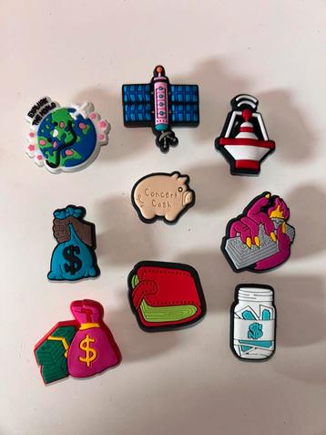 NIEUW! 9 stuks Crocs pins clips buttons schoenbedels MONEY beschikbaar voor biedingen