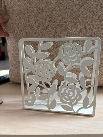 Decoratieve Servettenhouder met Bloemen beschikbaar voor biedingen