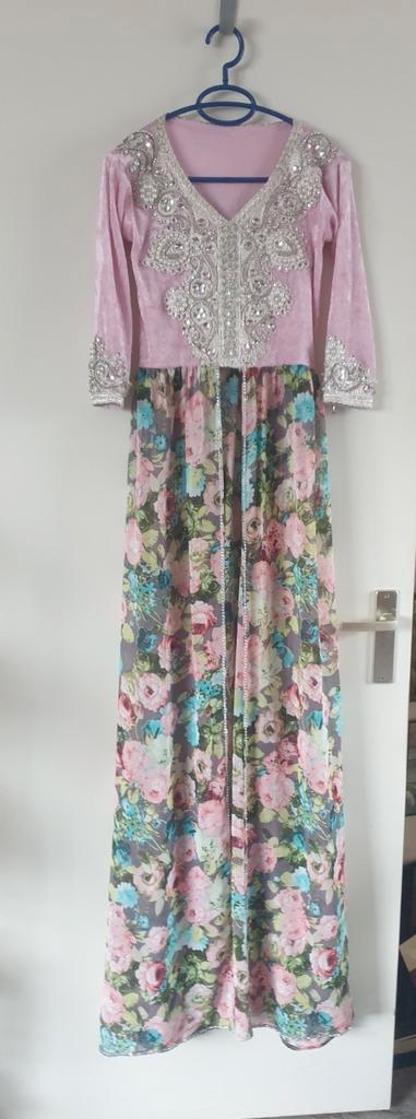 Prachtige jurk (kaftan) met open rok, bewerkt met steentjes., Kleding | Dames, Gelegenheidskleding, Zo goed als nieuw, Overige typen