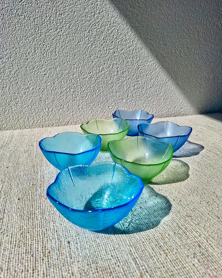 Vintage glazen bloembakjes 4 stuks blauw en groen, Verzamelen, Glas en Borrelglaasjes, Zo goed als nieuw, Overige typen, Ophalen of Verzenden
