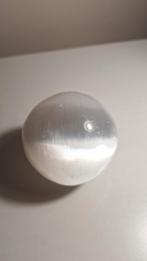 Prachtige Seleniet Bol 2 met Houder, Ophalen, Zo goed als nieuw