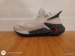 Jordan Fly Sneakers - Gedragen, Goede Staat, Kleding | Heren, Schoenen, Wit, Ophalen of Verzenden, Sneakers of Gympen, Gedragen