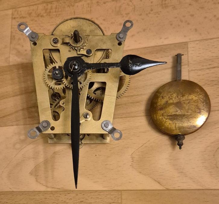 Antiek uurwerk compleet met slinger., Antiek en Kunst, Antiek | Klokken, Ophalen of Verzenden