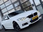BMW 3-serie Touring 318i High Executive AUT / M-Sport / LED, Auto's, BMW, Automaat, Lichtsensor, Gebruikt, Wit