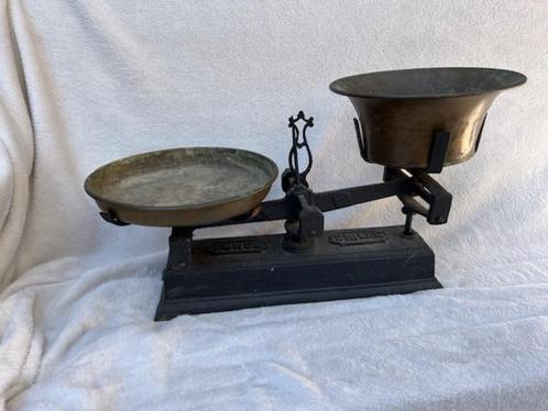 antieke weegschalen + strijkijzer, Antiek en Kunst, Curiosa en Brocante, Ophalen of Verzenden