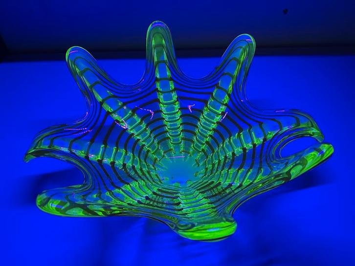 Grote Murano schaal met uranium, Antiek en Kunst, Antiek | Glas en Kristal, Ophalen of Verzenden