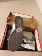 Nike Dunk Low Sneakers
Origineel 42.5 Uniek 1x gedragen, Ophalen of Verzenden, Nieuw