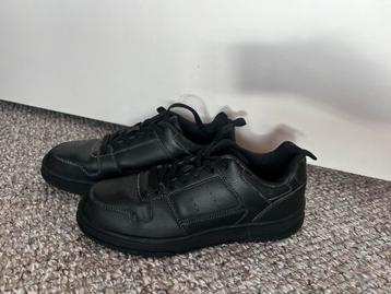 Zwarte Sneakers - Maat 40 beschikbaar voor biedingen