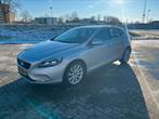 Volvo V40 D4 177PK 5 cilinder nette auto, Auto's, Volvo, Voorwielaandrijving, Stof, Zwart, 23 km/l