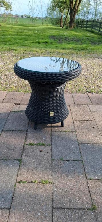 Bijzettafel own zwart beschikbaar voor biedingen