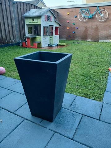 Antraciet kunststof mooi bloembak plantbak lekker buiten tui beschikbaar voor biedingen