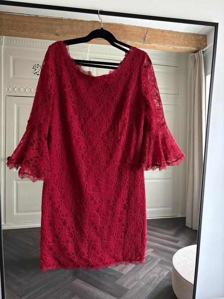 Joseph Ribkoff rode jurk maat 44 boderie kant lace, Kleding | Dames, Jurken, Zo goed als nieuw, Maat 42/44 (L), Rood, Knielengte