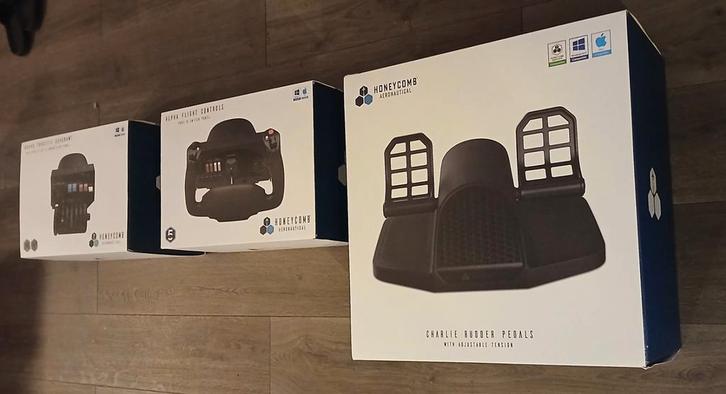 Complete Honeycomb flight sim set. Alpha, Bravo & Charlie, Computers en Software, Joysticks, Zo goed als nieuw, Ophalen