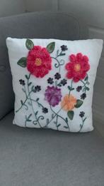 Decoratief kussen met bloemen, Ophalen of Verzenden, Zo goed als nieuw, Wit, Vierkant
