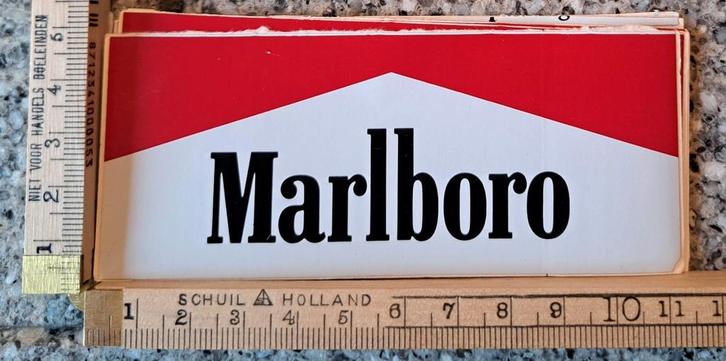 Vintage sticker plain eenvoudig  sigaretten merk Marlboro, Verzamelen, Stickers, Zo goed als nieuw, Ophalen of Verzenden