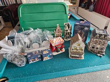 Boxen met kerstdorp accessoires  beschikbaar voor biedingen