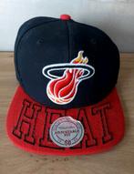 MIAMI HEAT SNAPBACK NBA BASKETBAL CAP ZWART/ROOD, Kleding | Heren, Hoeden en Petten, Mitchell & Ness, Verzenden, One size fits all