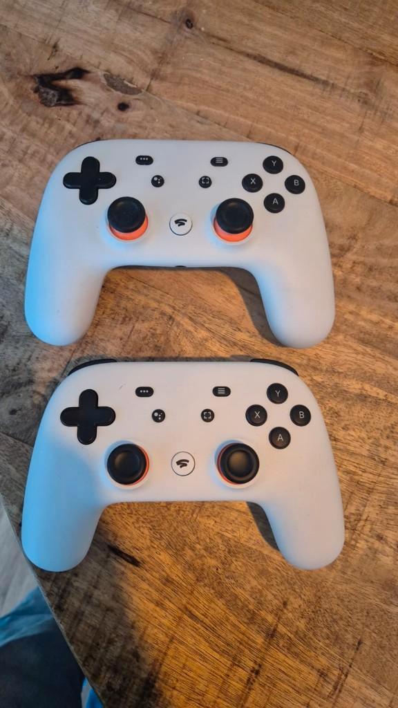 2x Google Stadia controller, Spelcomputers en Games, Spelcomputers | Overige Accessoires, Zo goed als nieuw, Ophalen of Verzenden