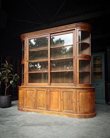 Prachtige eikenhouten winkelvitrine | Buffetkast #2043 beschikbaar voor biedingen