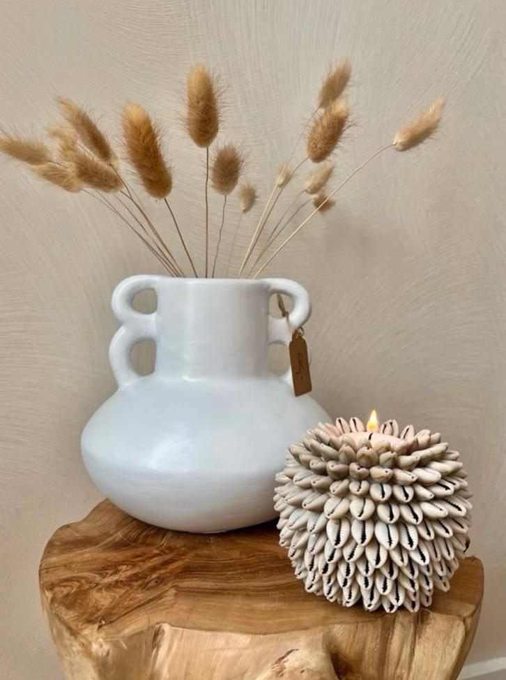 Witte vaas met oren, Huis en Inrichting, Woonaccessoires | Vazen, Zo goed als nieuw, Wit, Minder dan 50 cm, Aardewerk of Porselein