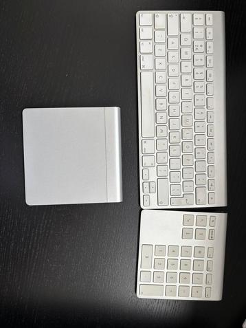 Apple toetsenbord en touchpad met Belkin numpad beschikbaar voor biedingen