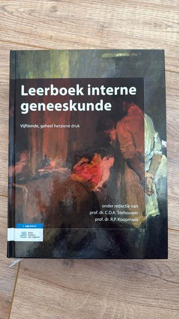 Leerboek interne geneeskunde beschikbaar voor biedingen