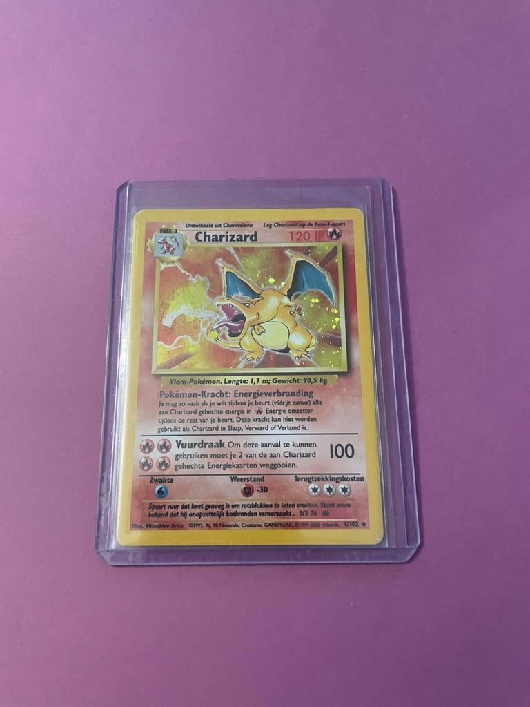 Charizard - Base set - Dutch - 4/102 tekoop/ruilen, Hobby en Vrije tijd, Verzamelkaartspellen | Pokémon, Ophalen of Verzenden