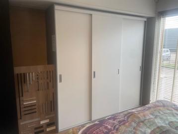 AMR Nolte kast van toonzaal WIT schuifdeur 240 x 240 beschikbaar voor biedingen