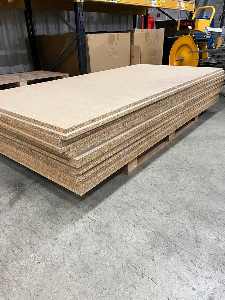 17 dikke platen spaanplaat 20 mm dik!, Doe-het-zelf en Verbouw, Platen en Panelen, Zo goed als nieuw, Hout, 20 tot 50 mm, Ophalen