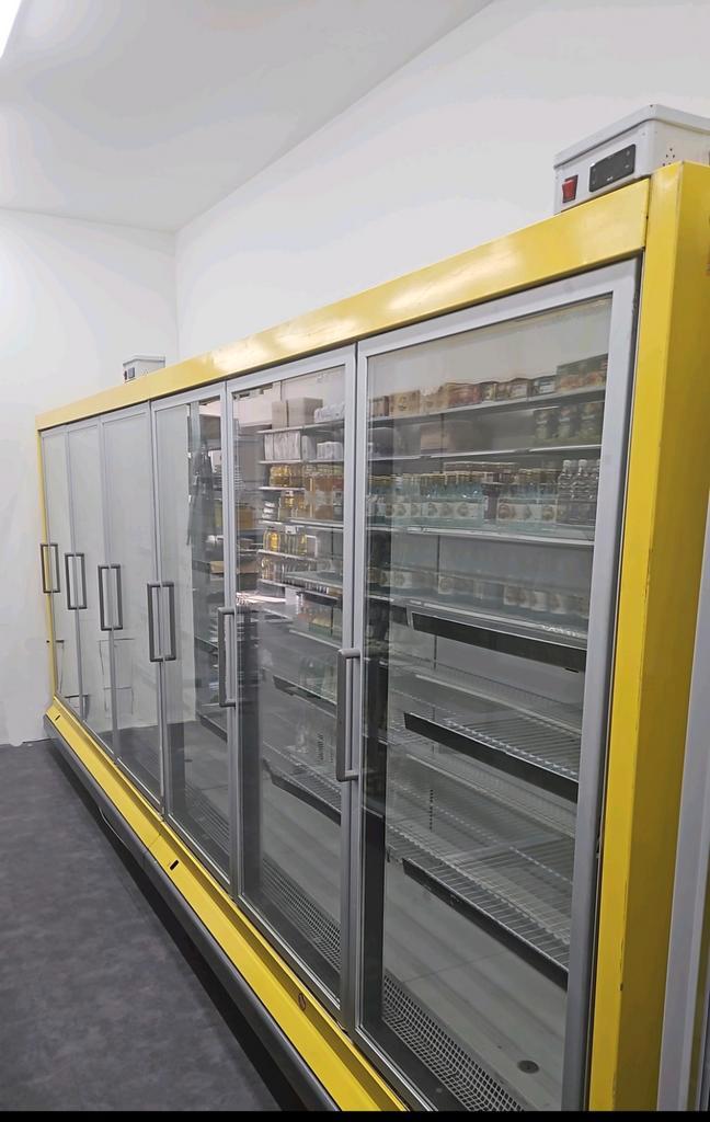 Goedwerkende grote koelvitrine zonder motor, Zakelijke goederen, Horeca | Keukenapparatuur, Koelen en Vriezen, Gebruikt, Ophalen