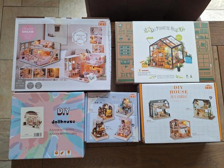 Meerdere poppenhuis pakketjes DIY robotime, Verzamelen, Poppenhuizen en Toebehoren, Nieuw, Poppenhuis, Ophalen of Verzenden