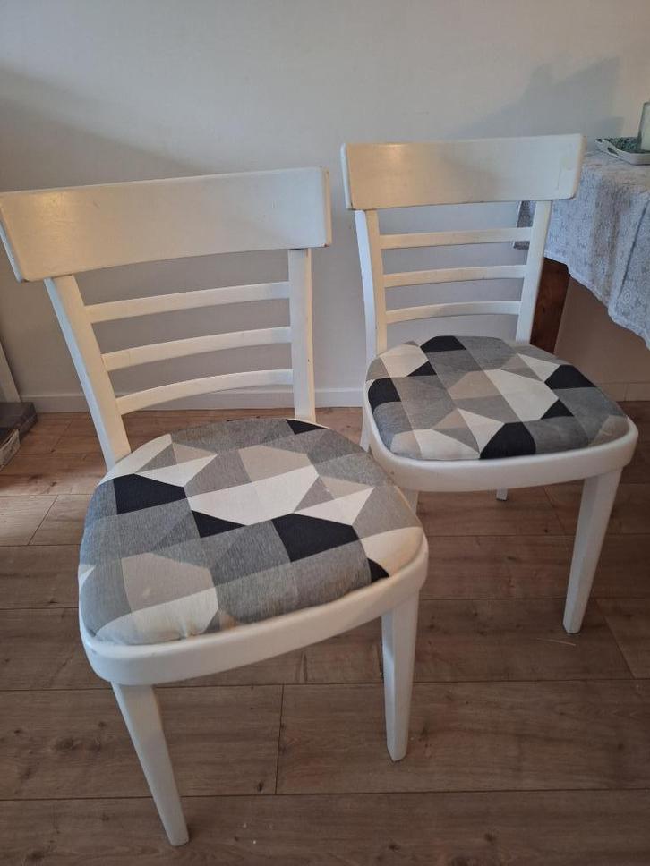 4 houten witte eetkamerstoelen, Huis en Inrichting, Stoelen, Gebruikt, Hout, Stof, Wit, Ophalen