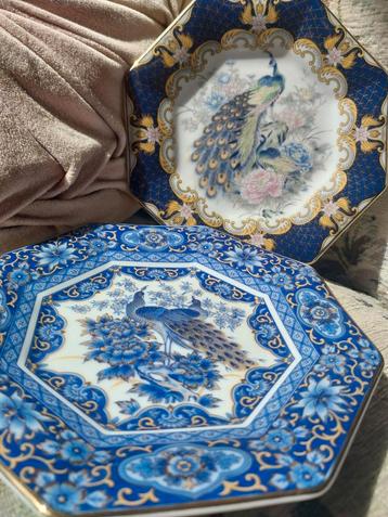 Set van 2 sierbordjes, prachtig in glans en detail-porselein beschikbaar voor biedingen
