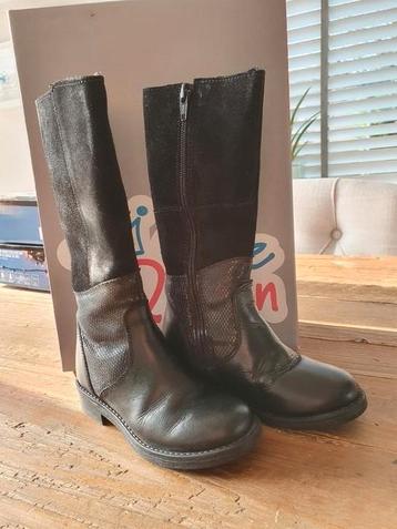 Mooie leren laarzen maat 26 beschikbaar voor biedingen