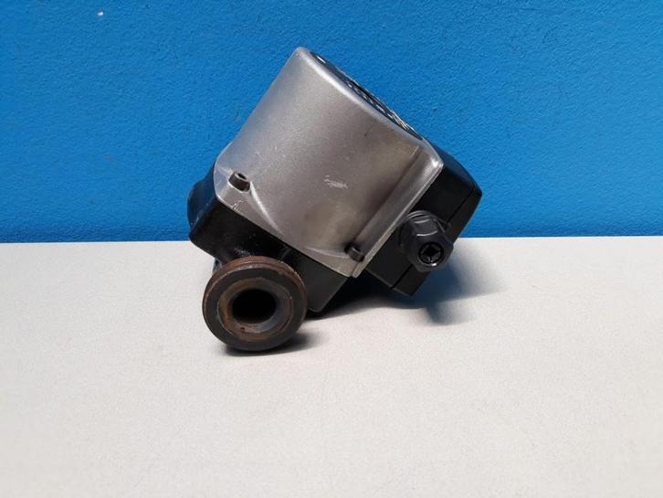 Cv pomp Grundfos UPS 25-60-130mm, Doe-het-zelf en Verbouw, Verwarming en Radiatoren, Gebruikt, Cv-ketel of Combi-ketel