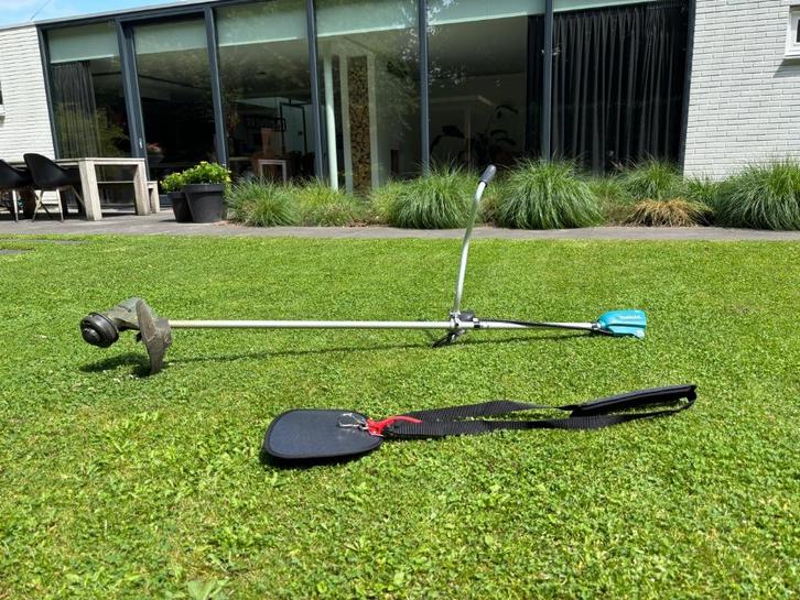 Makita Accu Bosmaaier 18V + Draagtuig - Als Nieuw - DUR190U, Tuin en Terras, Bosmaaiers, Zo goed als nieuw, Accu, 30 tot 50 cm