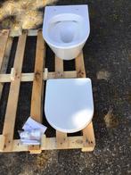 Witte compact hangtoilet met soft close wc bril, Doe-het-zelf en Verbouw, Sanitair, Ophalen, Zo goed als nieuw, Toilet