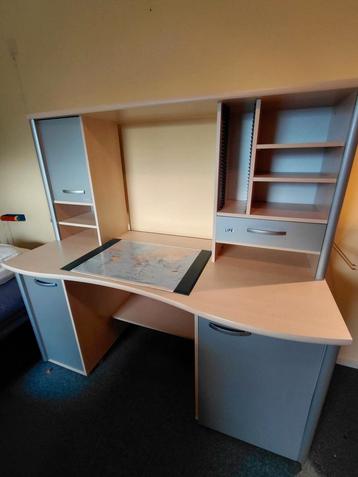 Mooi Bureau met Opbouw - 155cm Breed beschikbaar voor biedingen