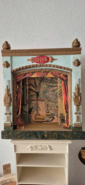 Antiek  houten Opera Theater beschikbaar voor biedingen